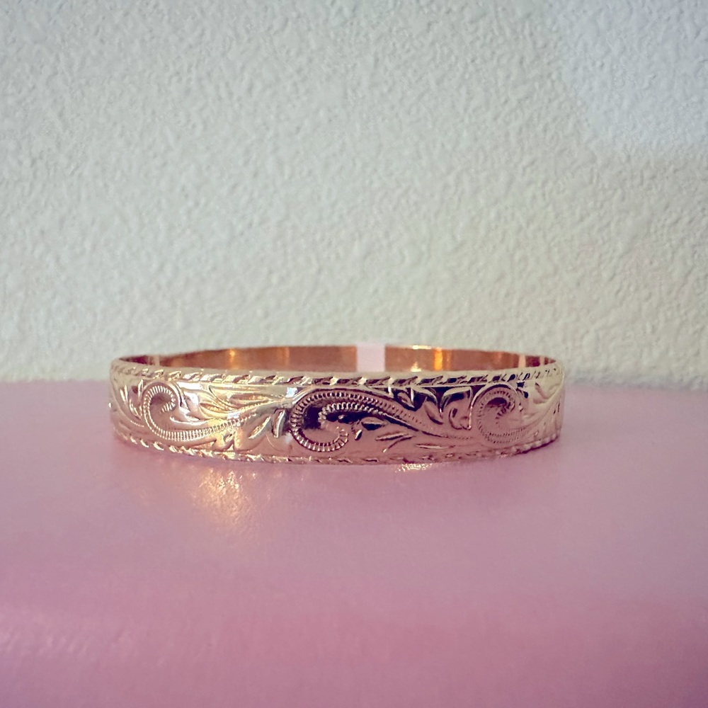 NEW Beautiful Engraved Gold Hawaiian Bracelet